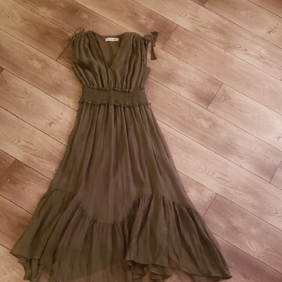 Elegant Olive Green Women's Dress - Picture 2 of 3